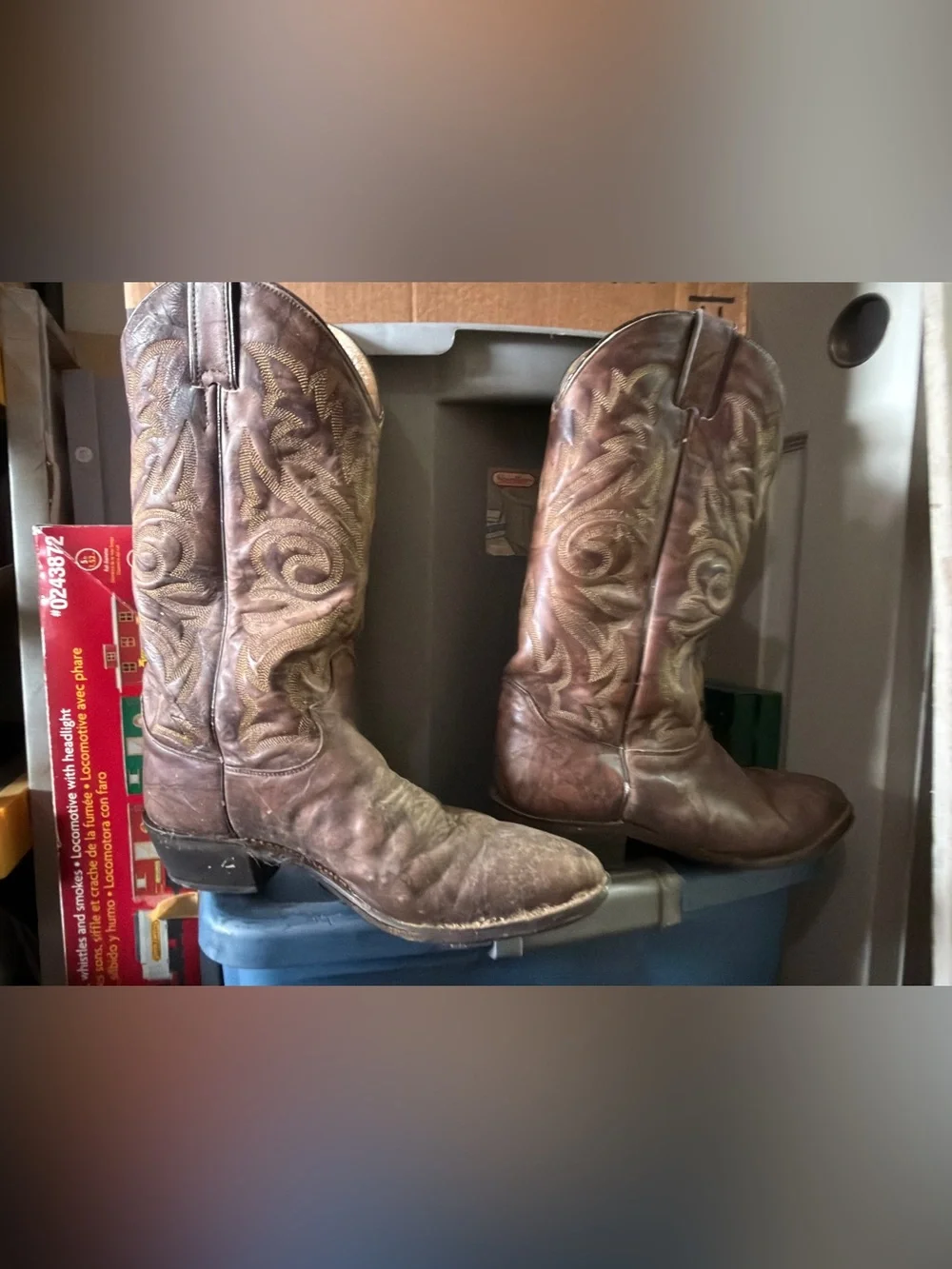 Classic Brown Leather Cowboy Boots - Men